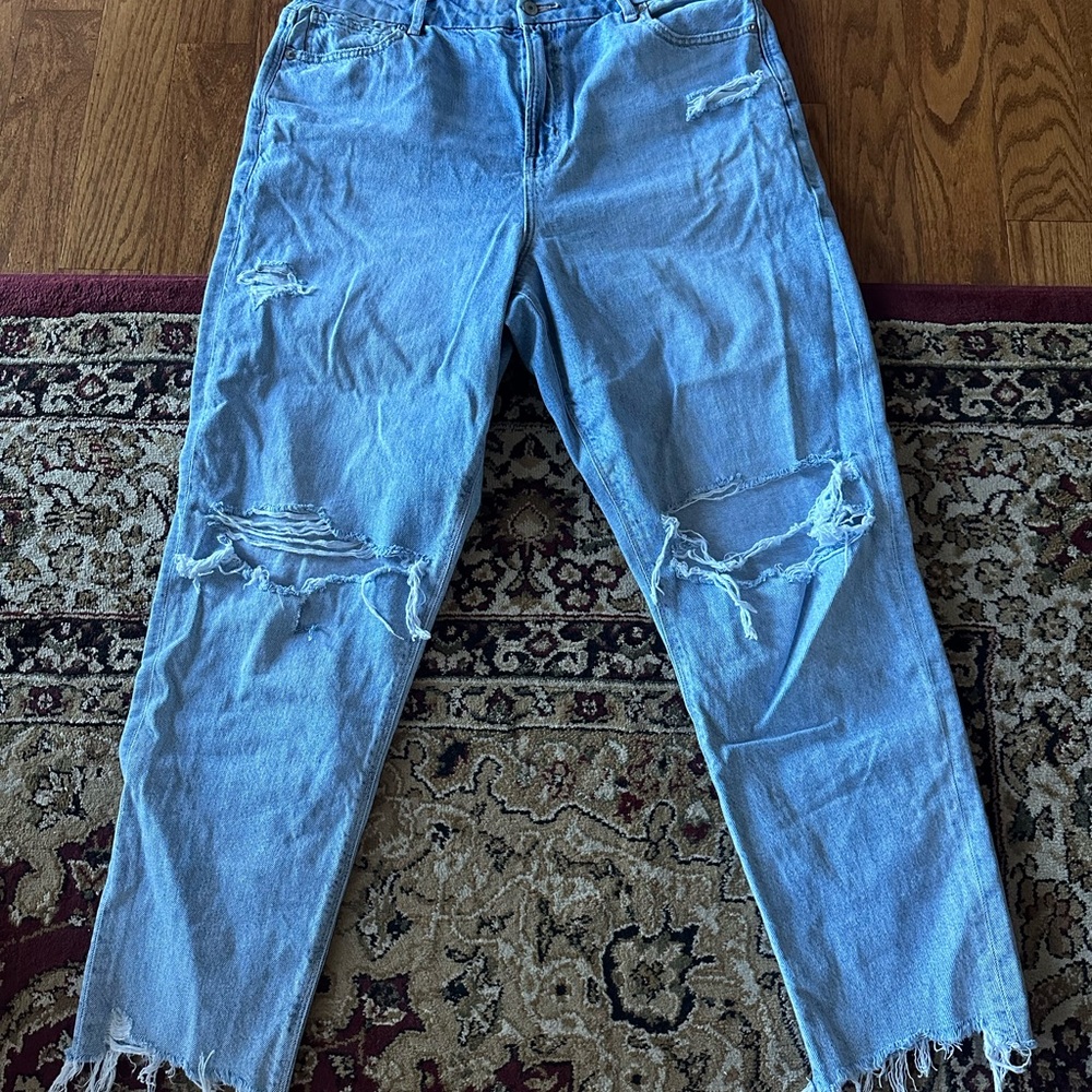 American Eagle distressed jeans
